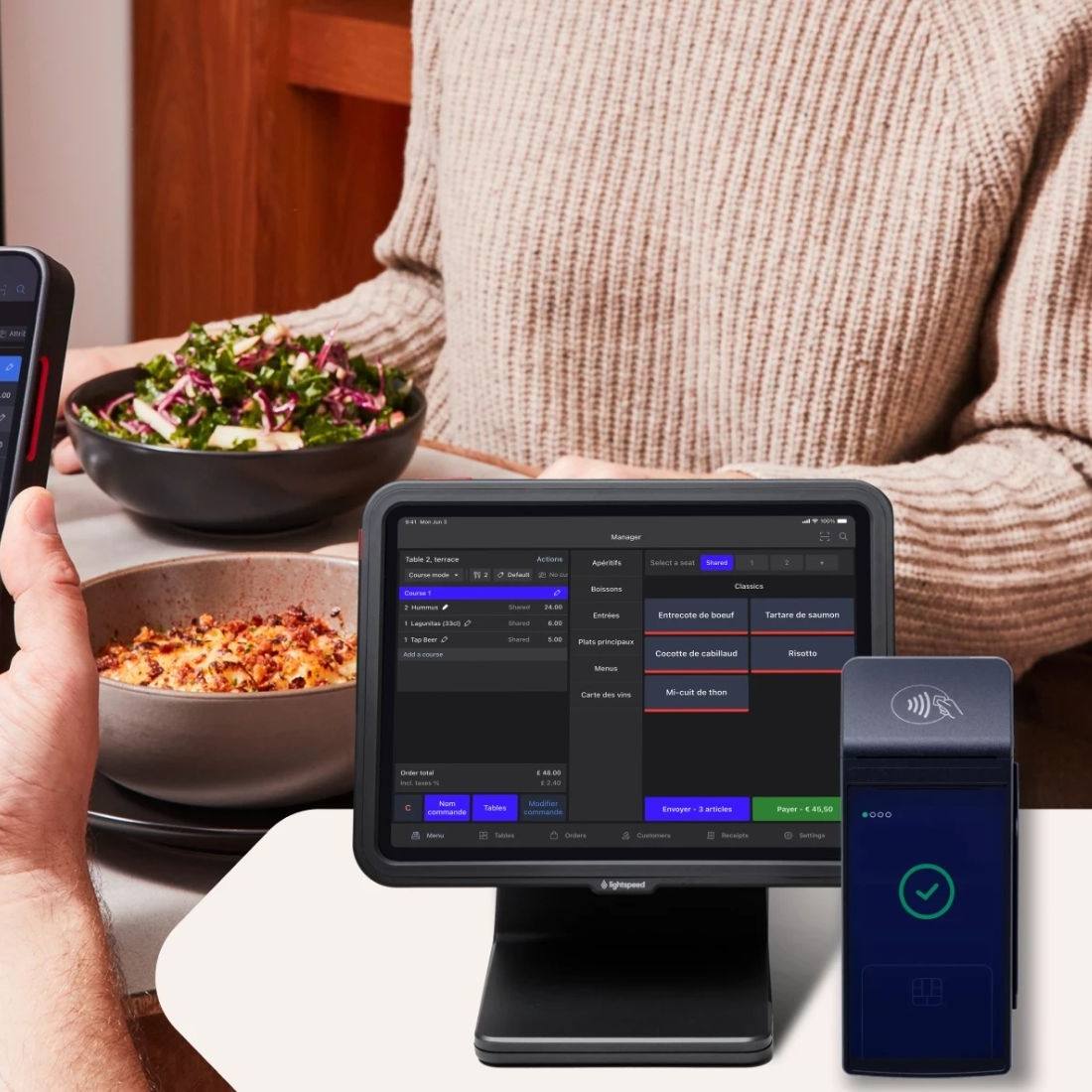 Un comptoir équipé par Projexo : poste de caisse tactile, terminal de paiement et imprimante