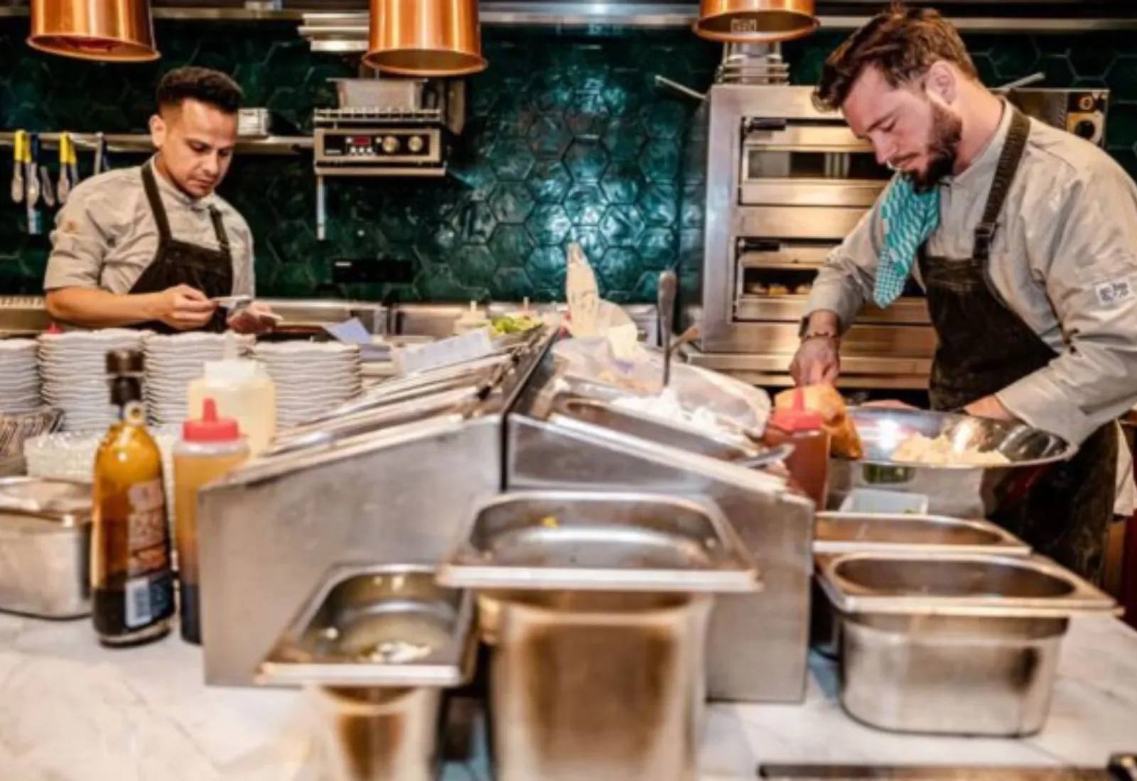 Un restaurante equipado por Projexo, durante el servicio