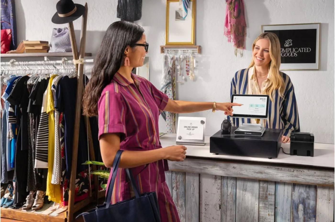 El trabajo diario en un establecimiento de tipo boutique de moda